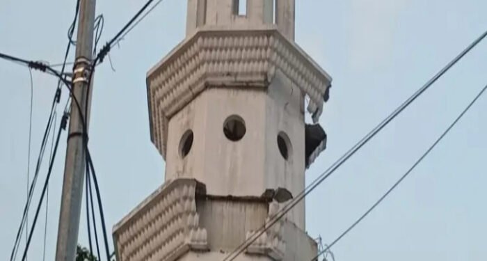 Menara Mesjid Al Amal Dilingkungan Pemkab Karawang Perlu Perbaikan