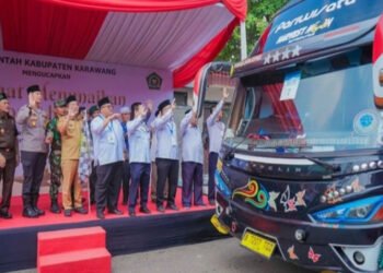 Bupati Karawang Lepas 430 Jamaah Haji Kloter 5 Dari Karawang