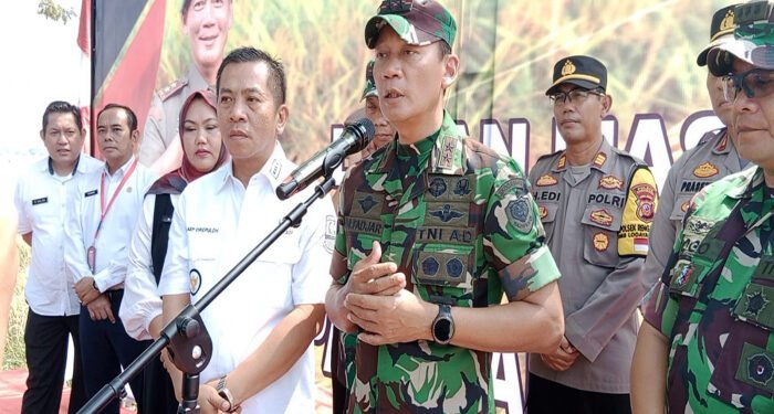 Pangdam III Siliwangi Hadiri Panen Raya Padi jenis Infari di Sindangmukti Kutawaluya Kabupaten Karawang