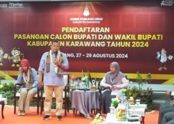 Hari Terakhir Paslon Acep Jamhuri-Gina Swara Resmi Mendaftar ke KPU Karawang