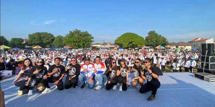 Meriah Komunitas Fitnes Se-Kabupaten Karawang Senam Bareng Relawan Sekaligus Deklarasi Dukung dan Siap Menangkan Aep-Maslani di Pilkada