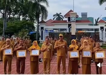 Pemkab Karawang Dapat Penghargaan Kepatuhan Pelayanan Publik Dari Ombudsman RI