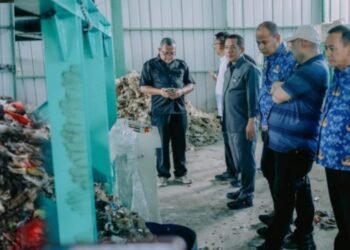 Bupati Karawang Aep Syaepuloh :  TPST Dapat Mengurangi Beban Sampah Jalupang