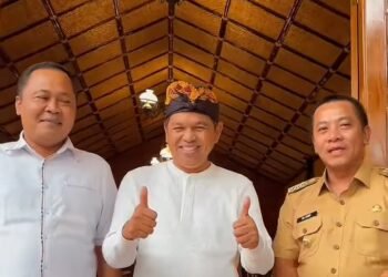 Bupati Karawang Aep dan Wabup Maslani Silaturahmi Sekaligus Paparkan Program Kepada Gubermur Terpilih Dedi Mulyadi