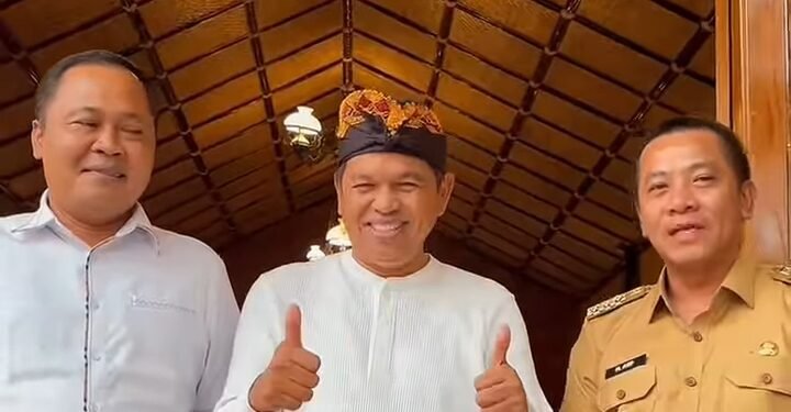 Bupati Karawang Aep dan Wabup Maslani Silaturahmi Sekaligus Paparkan Program Kepada Gubermur Terpilih Dedi Mulyadi
