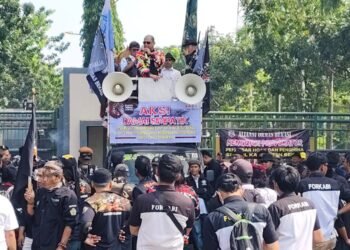 Aliansi Ormas Bekasi Aksi Damai Tuntut Pelaku Pelecehan Terhadap Bupati dan Wakil Bupati  Ditangkap