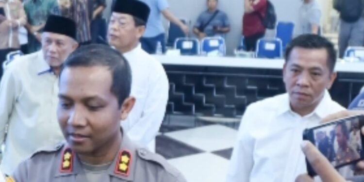 Karawang Siaga Satu Kerahkan  300 Personil Gabungan Antisipasi  Eskalasi  Massa Unjuk Rasa Ke Gedung DPRD